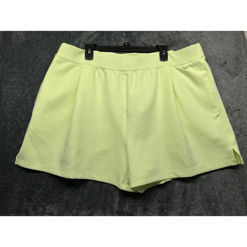 Nike Womens Size 2XL Green 24.7 ImpossiblySoft Dri Fit Athletic Shorts*
